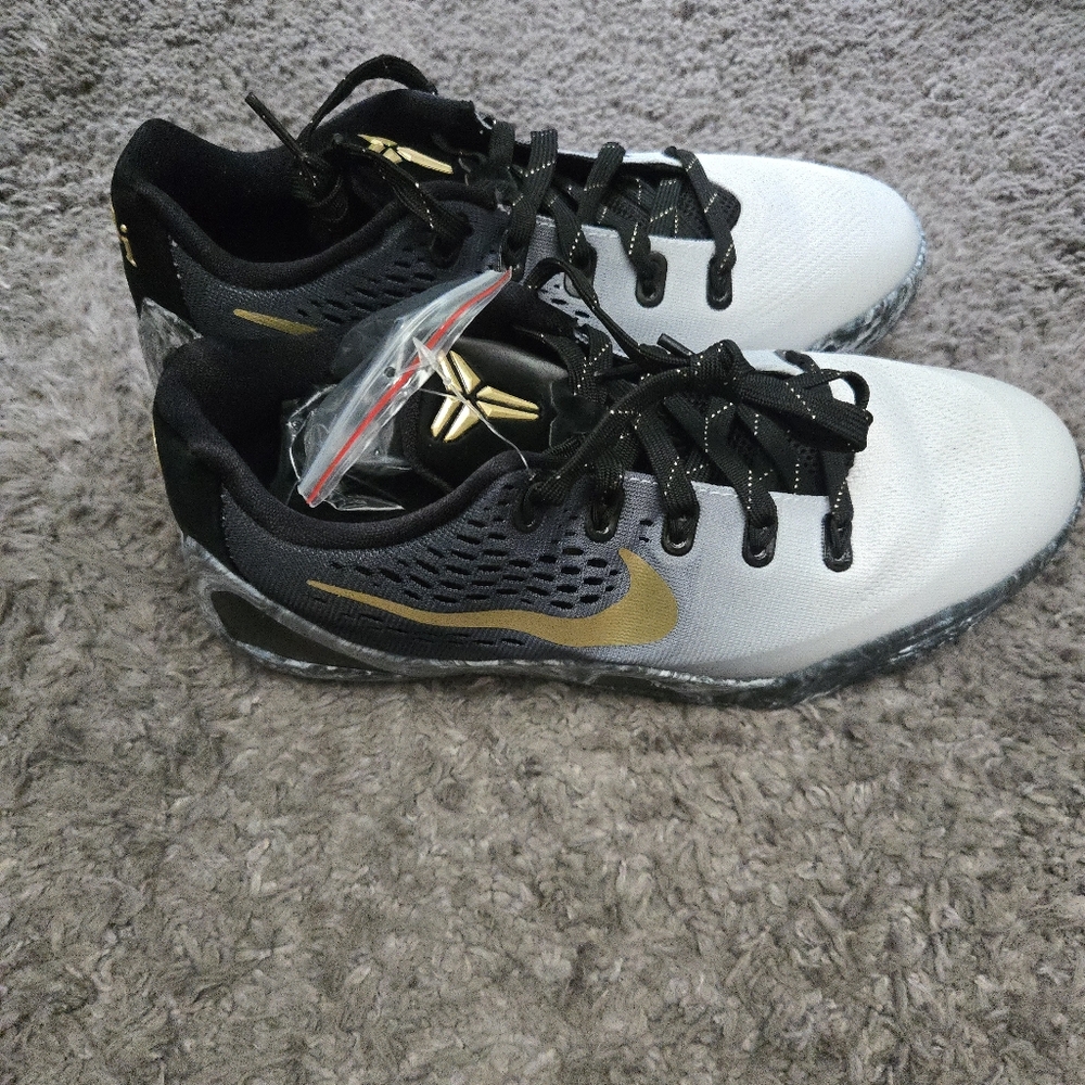 Nike Kobe 9 IX Low EM GS 7Y Mambacita Black Met Gold White 012026 - Picture 6 of 10